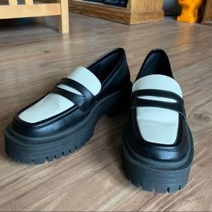 Two toned platform loafers